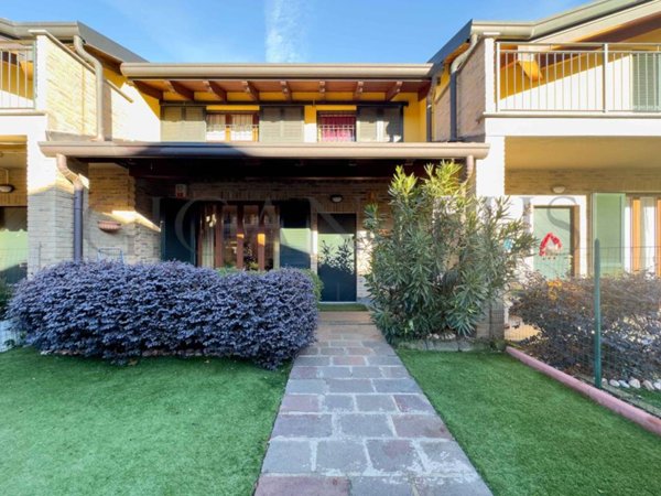 casa indipendente in vendita a Tradate