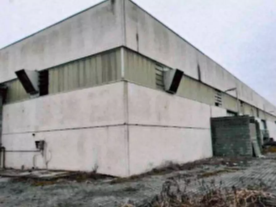 capannone in vendita a Tradate in zona Abbiate Guazzone