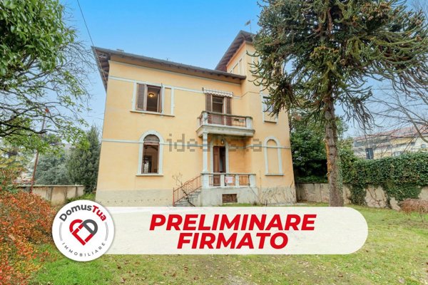 casa indipendente in vendita a Tradate