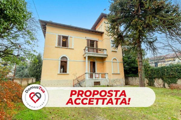 casa indipendente in vendita a Tradate