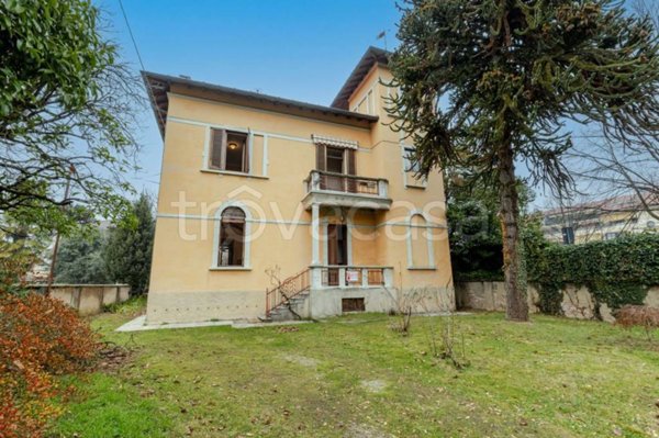 casa indipendente in vendita a Tradate