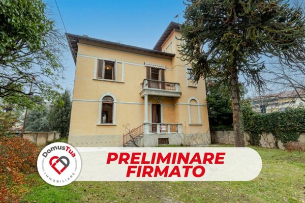 casa indipendente in vendita a Tradate