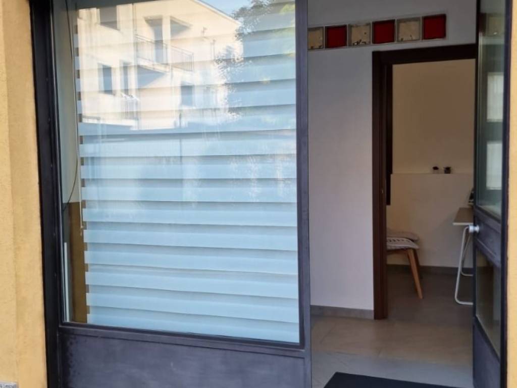 negozio in vendita a Tradate