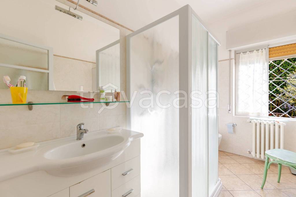 casa indipendente in vendita a Tradate