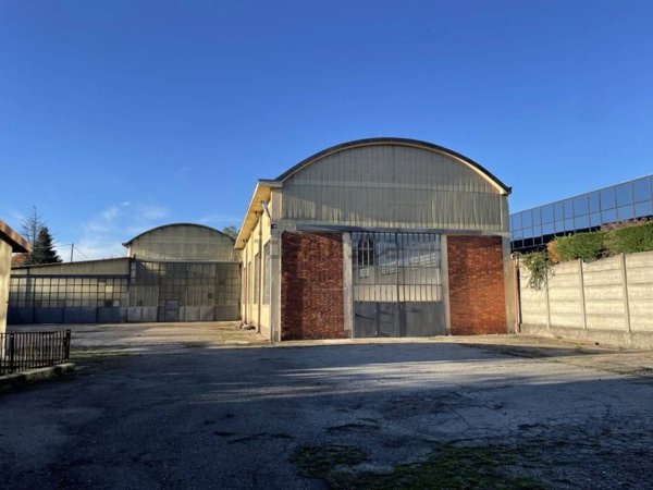 capannone in vendita a Tradate