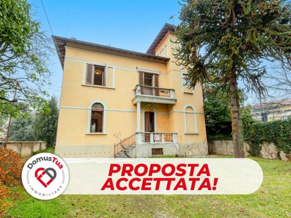 casa indipendente in vendita a Tradate
