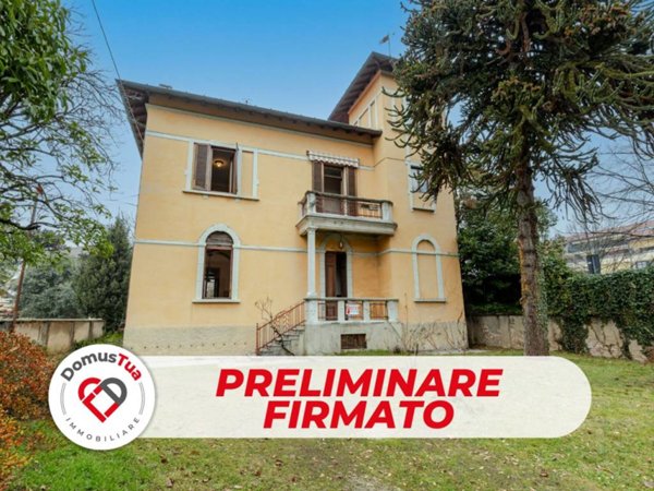casa indipendente in vendita a Tradate