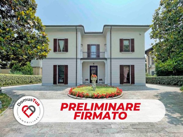 casa indipendente in vendita a Tradate