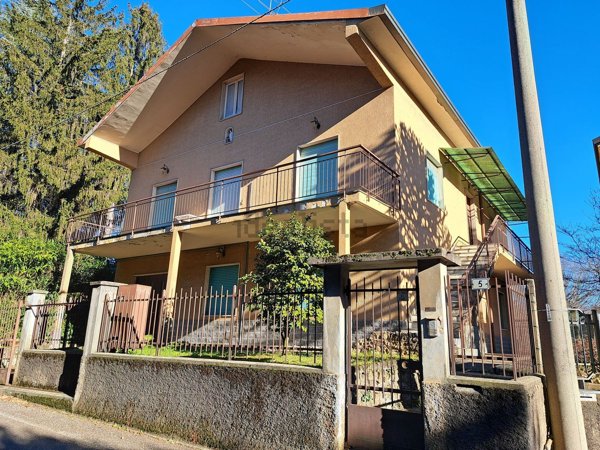casa indipendente in vendita a Tradate