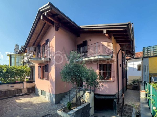 casa indipendente in vendita a Tradate