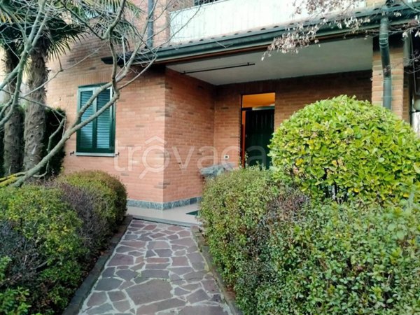 casa indipendente in vendita a Tradate