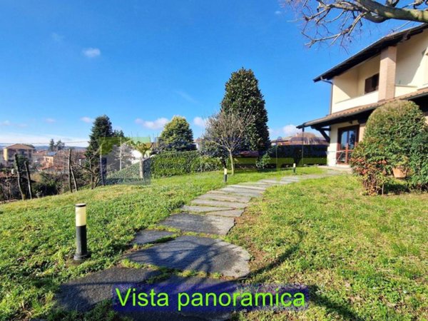 casa indipendente in vendita a Tradate