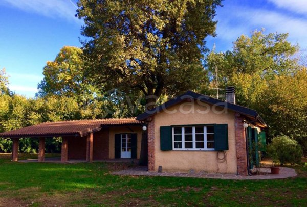 casa indipendente in vendita a Tradate