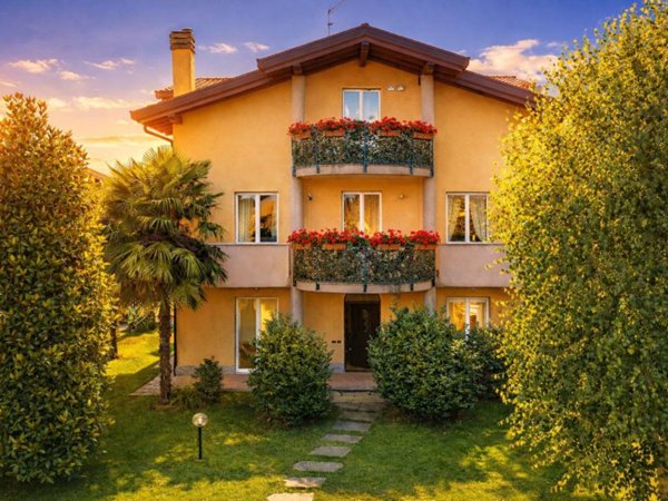 appartamento in vendita a Tradate in zona Ceppine