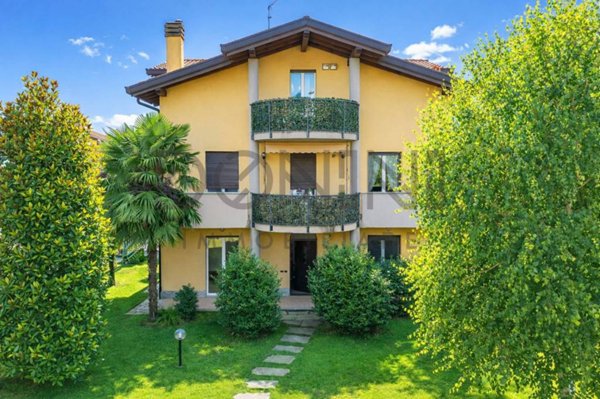 appartamento in vendita a Tradate in zona Ceppine