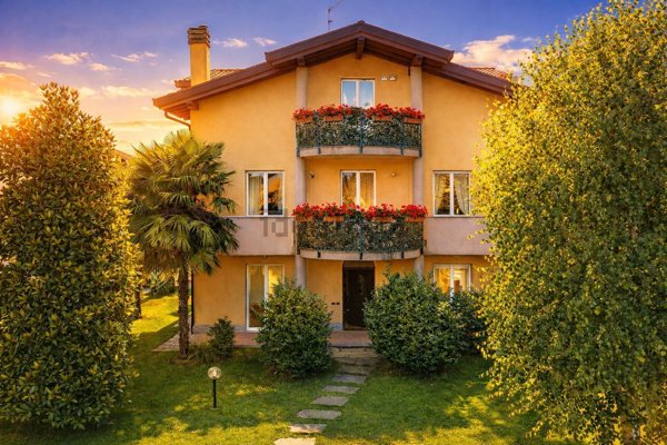 appartamento in vendita a Tradate in zona Ceppine