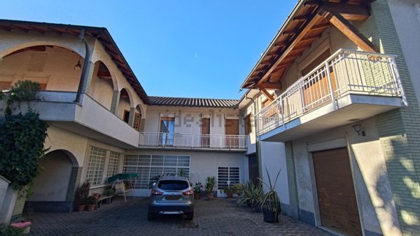 casa indipendente in vendita a Tradate