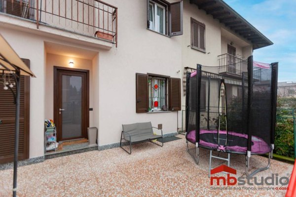 casa indipendente in vendita a Tradate