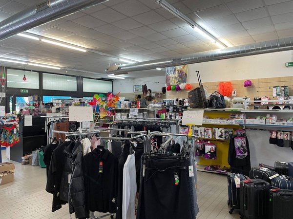 locale commerciale in vendita a Tradate