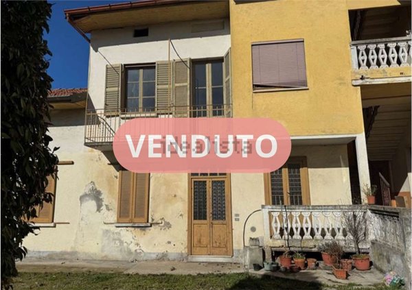 casa indipendente in vendita a Tradate