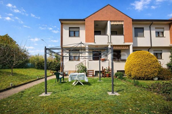 casa indipendente in vendita a Tradate