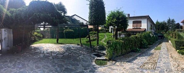 casa indipendente in vendita a Tradate