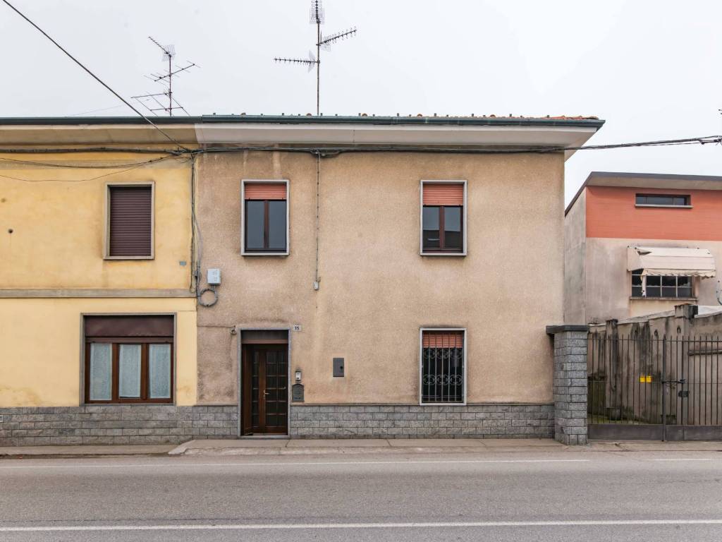 casa indipendente in vendita a Tradate