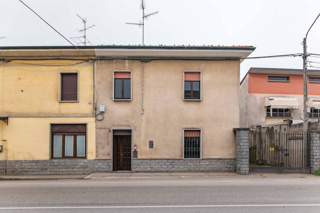 casa indipendente in vendita a Tradate
