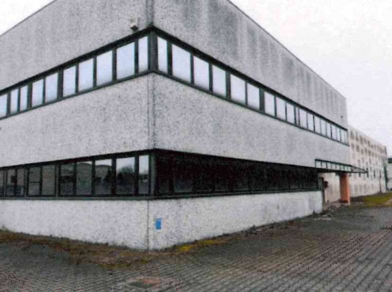 locale commerciale in vendita a Tradate in zona Abbiate Guazzone