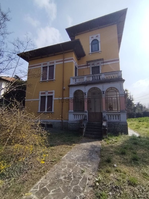 casa indipendente in vendita a Tradate