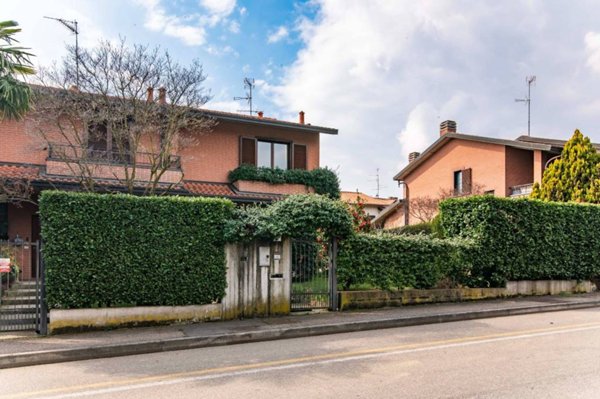 casa indipendente in vendita a Tradate