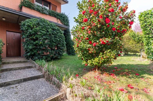 casa indipendente in vendita a Tradate