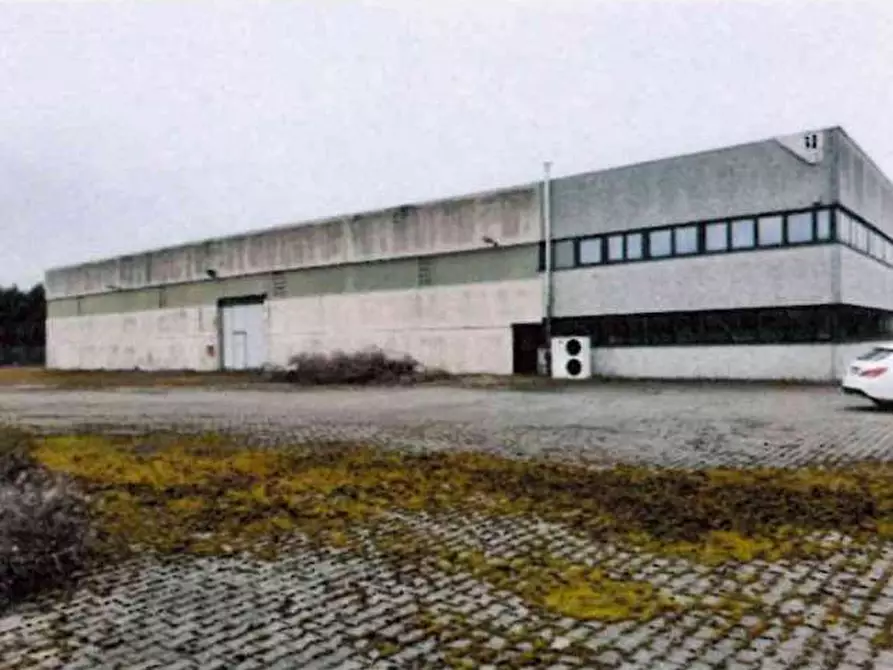 capannone in vendita a Tradate in zona Abbiate Guazzone