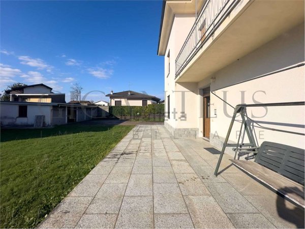 casa indipendente in vendita a Tradate