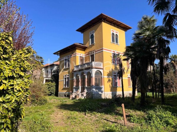 casa indipendente in vendita a Tradate