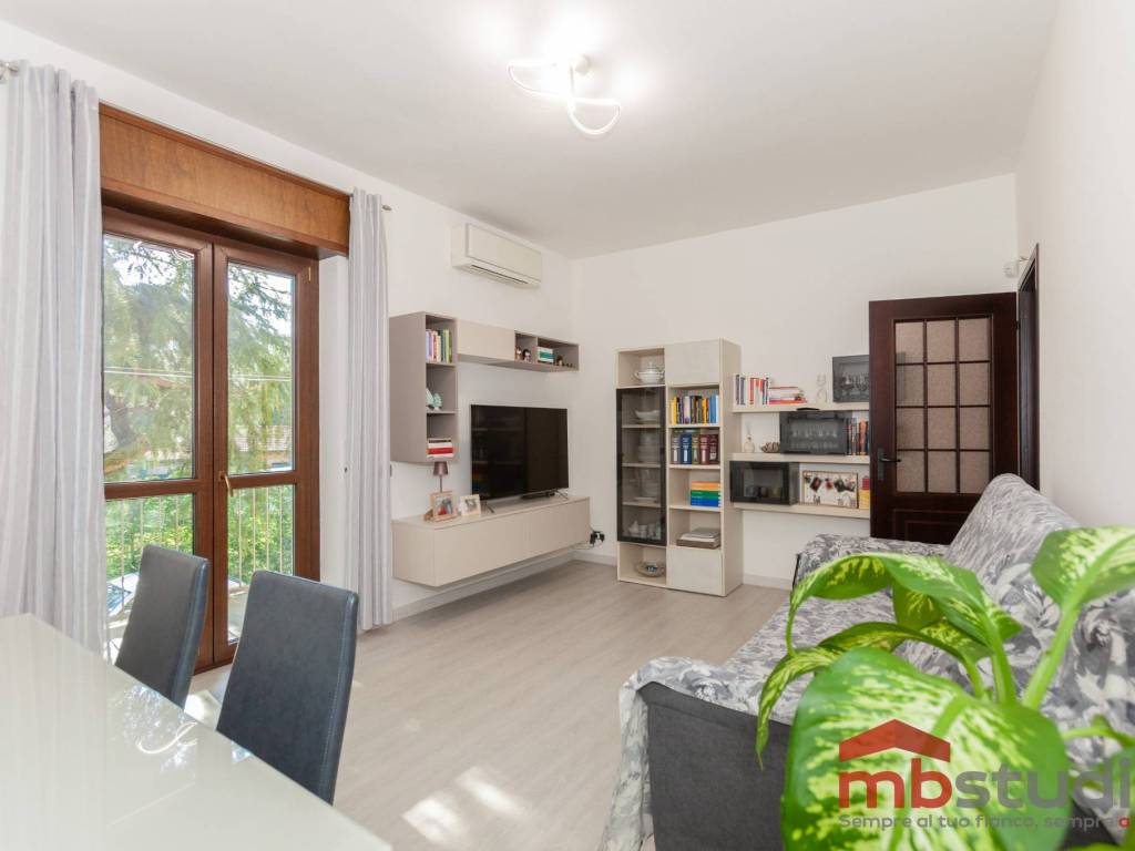 appartamento in vendita a Tradate in zona Abbiate Guazzone