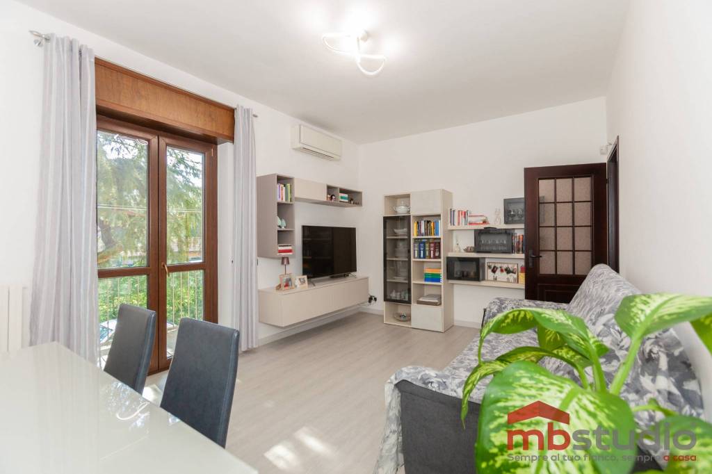 appartamento in vendita a Tradate in zona Abbiate Guazzone