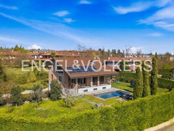 casa indipendente in vendita a Tradate