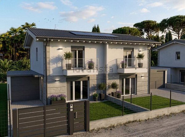 casa indipendente in vendita a Tradate