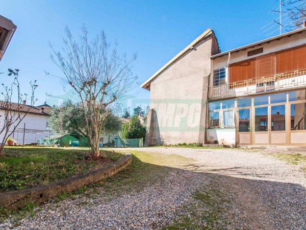 casa indipendente in vendita a Tradate
