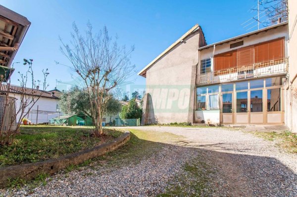 casa indipendente in vendita a Tradate