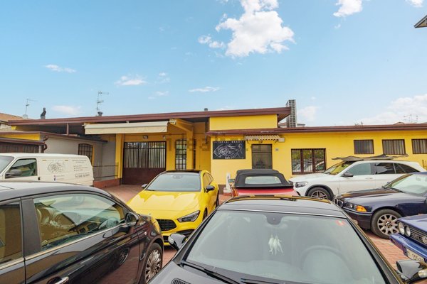 locale commerciale in vendita a Tradate