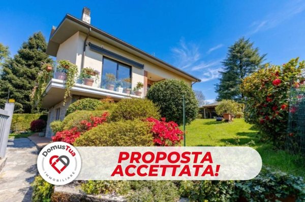 casa indipendente in vendita a Tradate