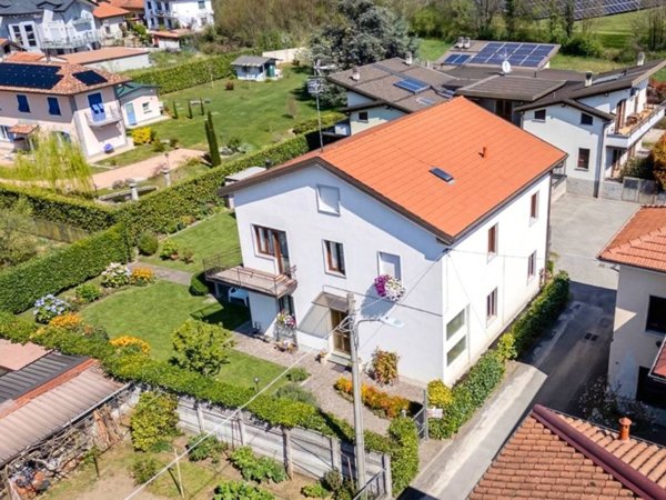 casa indipendente in vendita a Tradate in zona Ceppine