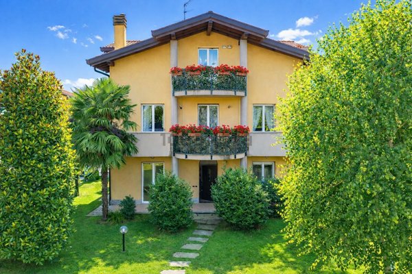 appartamento in vendita a Tradate in zona Ceppine