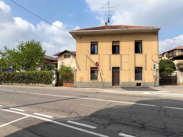 casa indipendente in vendita a Tradate