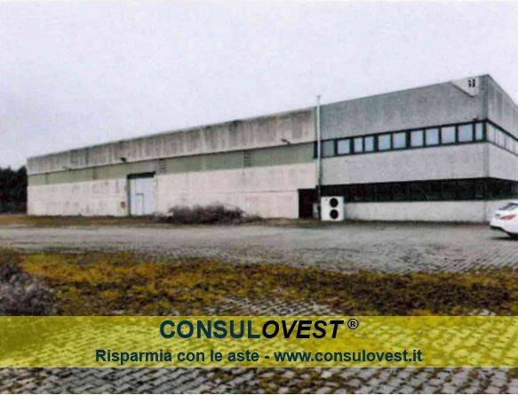 capannone in vendita a Tradate in zona Abbiate Guazzone