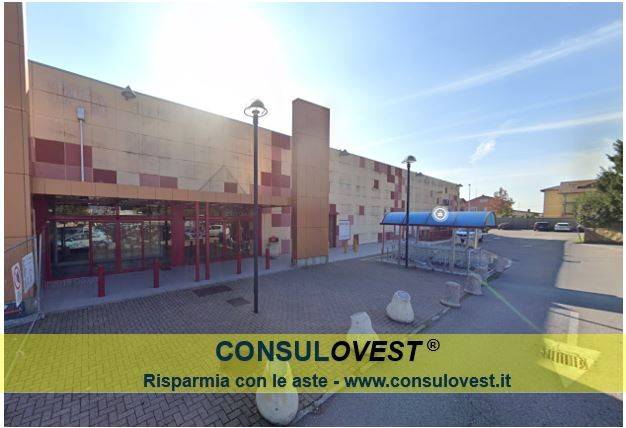 locale commerciale in vendita a Tradate