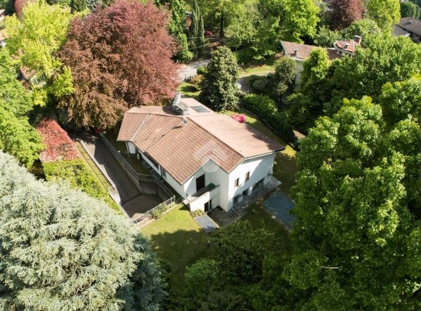 casa indipendente in vendita a Tradate