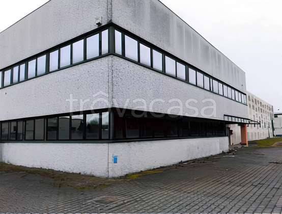 capannone in vendita a Tradate